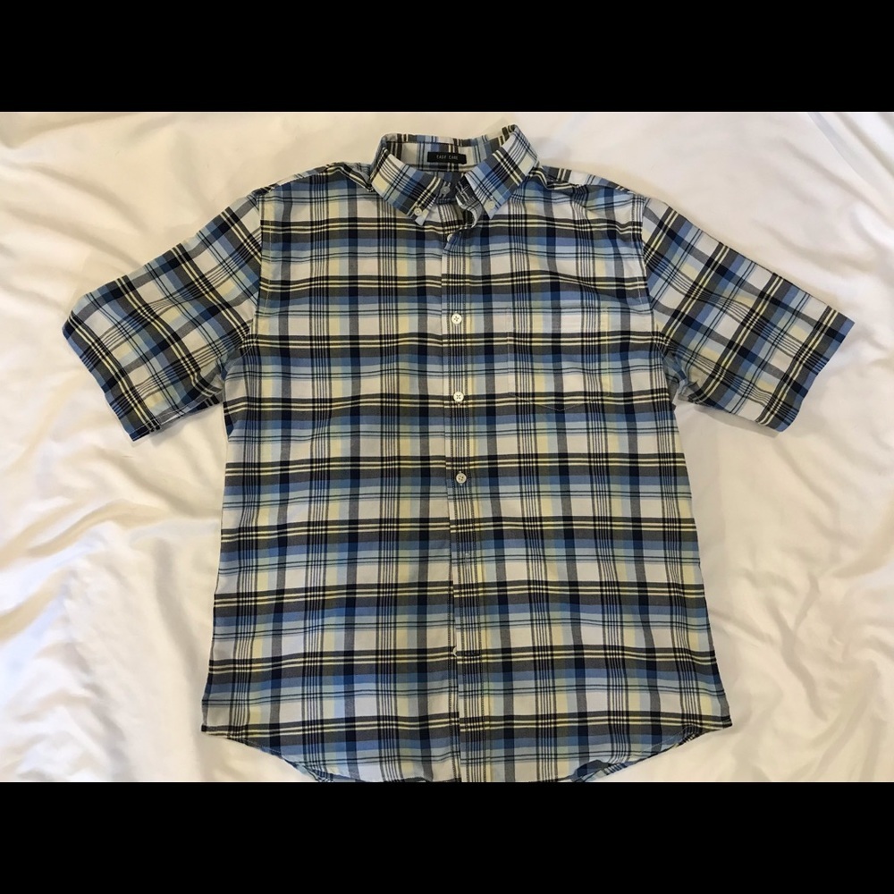 Men’s St. John’s Bay shirt 
Size medium